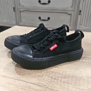 Levi's kids Black Canvas Sneakers size 9